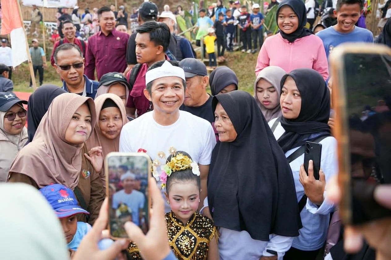 Bupati Purwakarta Om Zein Hadiri Fun Run Nincak Jalan Anyar, Jalan 1.450 Meter di Sadarkarya Rampung